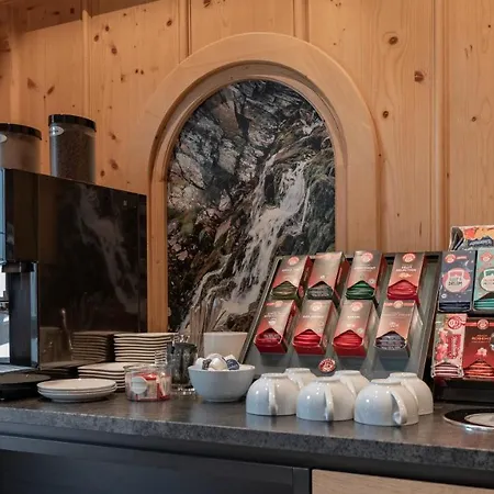 Alp Larain Bed & Breakfast *