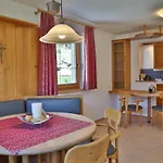Alp Larain Bed and Breakfast Ισγκλ