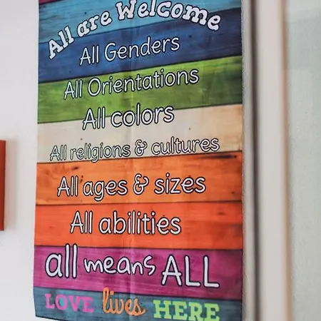 Oda ve Kahvaltı Alp Larain *